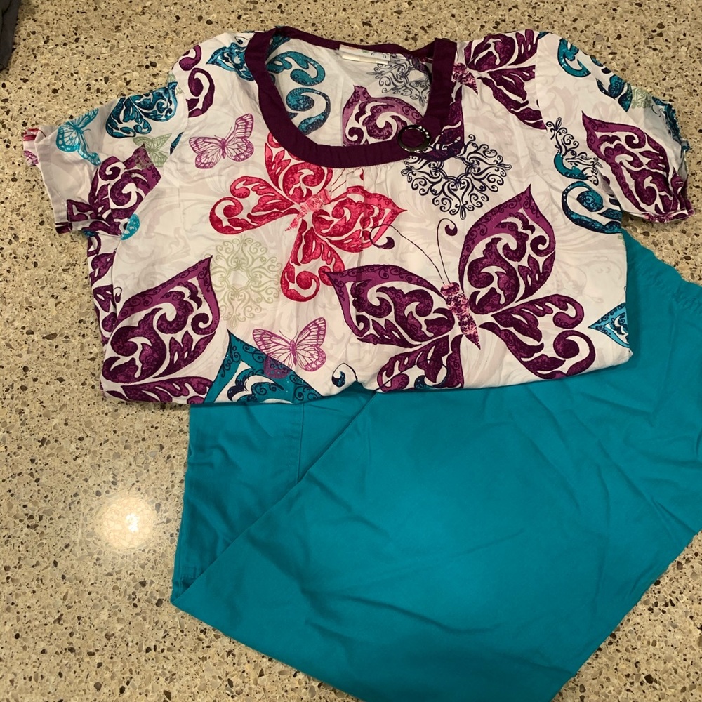 Scrub set